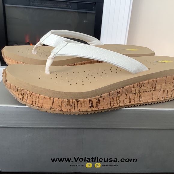 New Volatile White Snake Platform Sandal Thong Size 10 - Picture 3 of 11